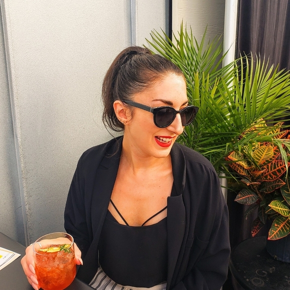 Meet your Posher, Adriana - Picture 1 of 1